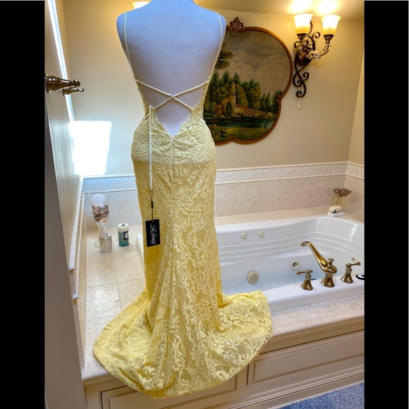 NWT La Femme Gorgeous Pale Yellow Sexy Rhinestone Encrusted Lace Hi Slit Gown 4 - Picture 11 of 15